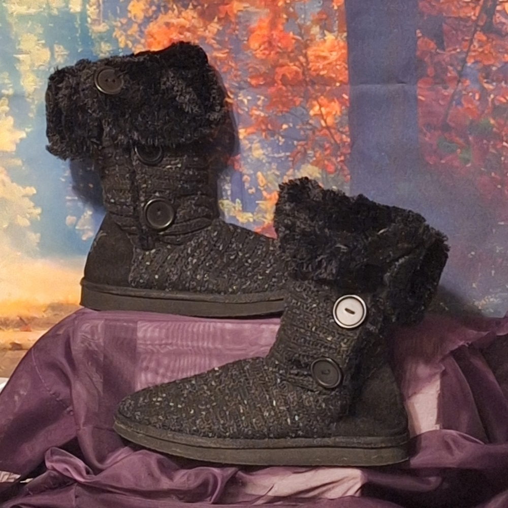 Muk Luks black knit boots Sz 6